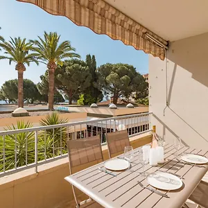 Appartement Magnifique Vue Mer Au Centre Du Lavandou, Le Lavandou